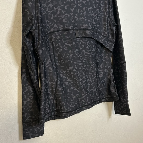 Climawear zip up athletic camo jacket in black and grays, women’s size large. - Picture 4 of 8
